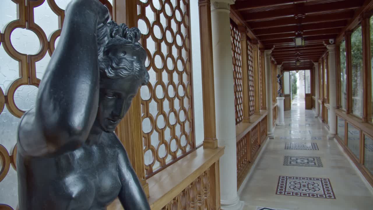 여자, 여왕, 여신의 동상