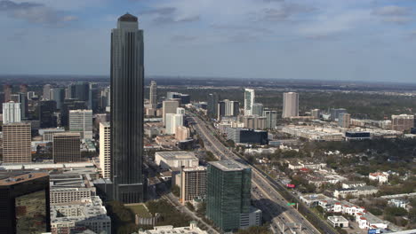 4K-Drohnenansicht-Des-Williams-Tower-Und-Des-Einkaufszentrums-Galleria-In-Houston