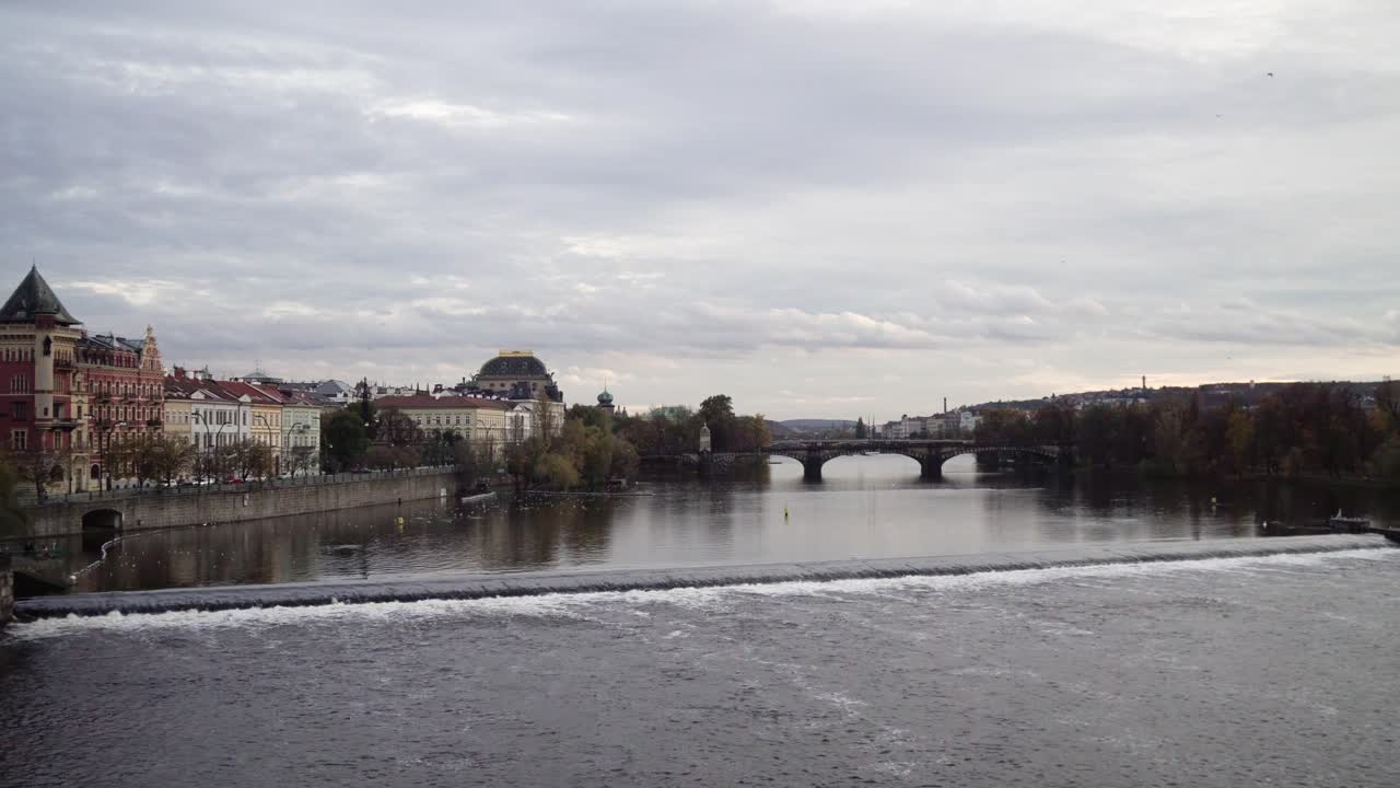 Ponte delle Legioni e Teatro Nazionale a Praga, Repubblica Ceca, vista della Moldava dal Ponte Carlo