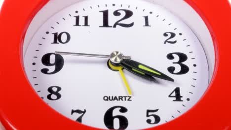 reloj rojo reloj batiendo el tiempo- lapso de tiempo