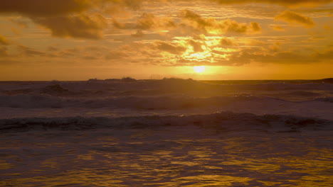 impresionante playa de puesta de sol