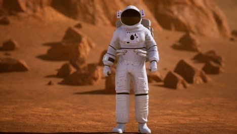 astronauta en la superficie de marte. planeta rojo cubierto de gas y roca