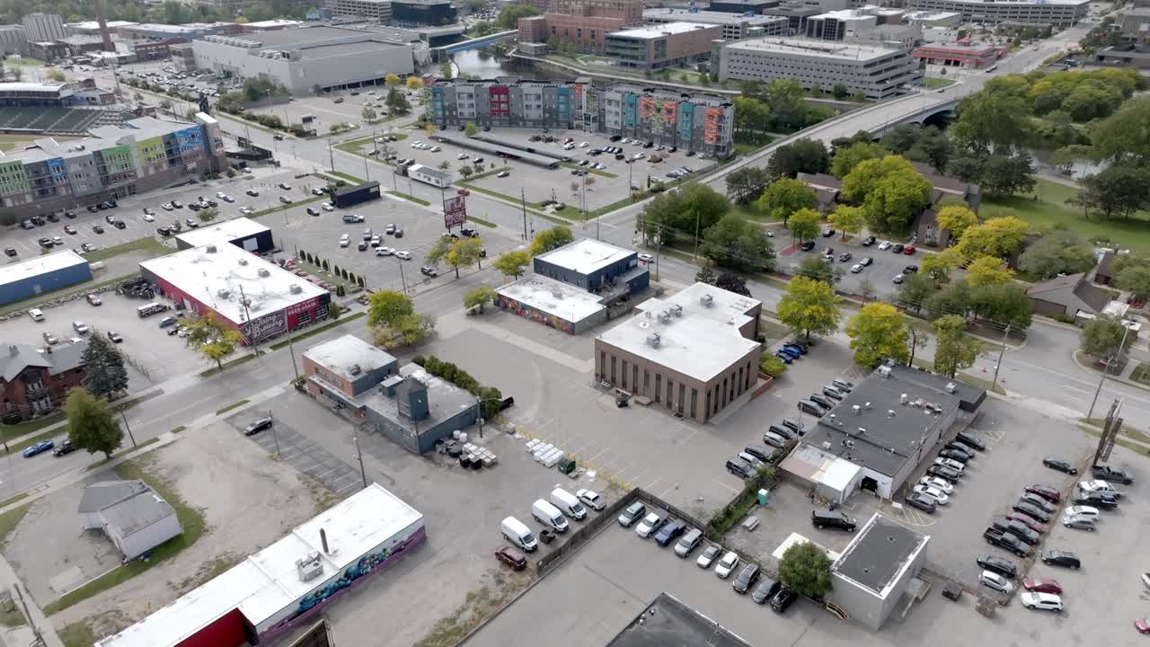 랜싱, 미시간 다운타운 광범위한  ⁇  드론 비디오와 함께 기울어