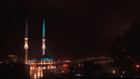 vista estática hermosa arquitectura mezquita de uzungol por la noche con vista a la ciudad famoso destino de viajes y turismo turquía