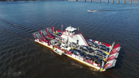 el transbordador de automóviles merrimac cruza el río wisconsin-5