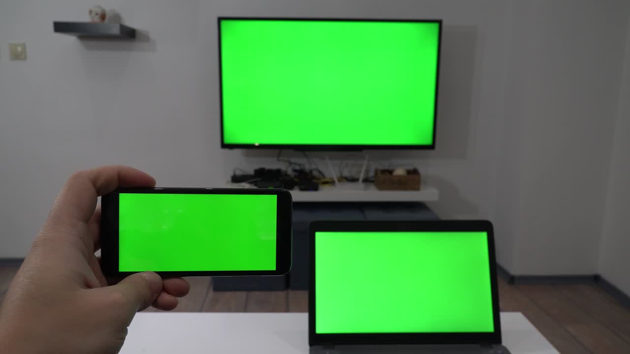 스마트 폰을 컴퓨터 또는 tv에 배포합니다.