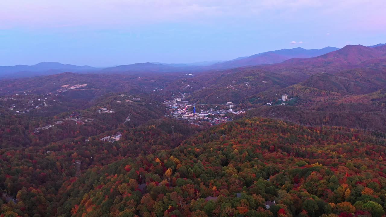 vuelo lento sobre el centro de la forja de palomas, tn