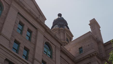 Low-angle-wide-shot-of-the-Tarrant-County-Courthouse-in-Fort-Worth,-Texas