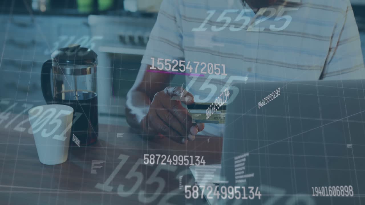 animazione di numeri che cambiano e elaborazione di dati finanziari su uomo che paga online utilizzando laptop