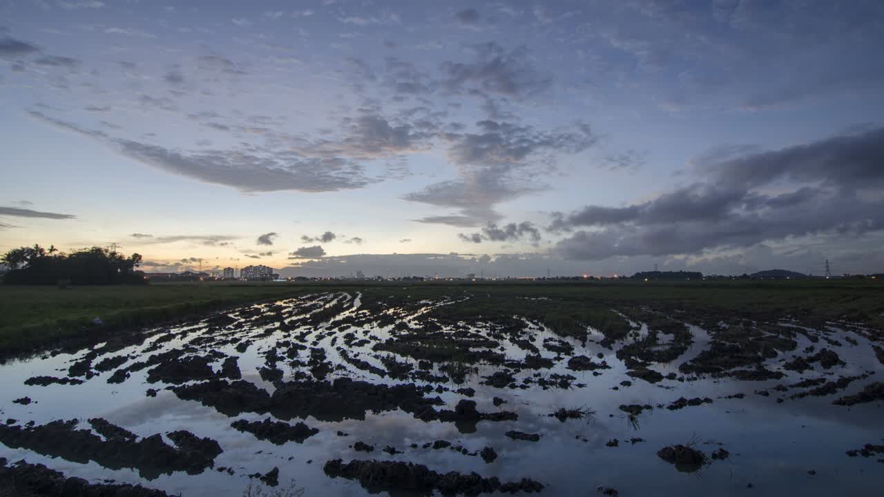 lapso de tiempo transición de día a noche del campo espiral