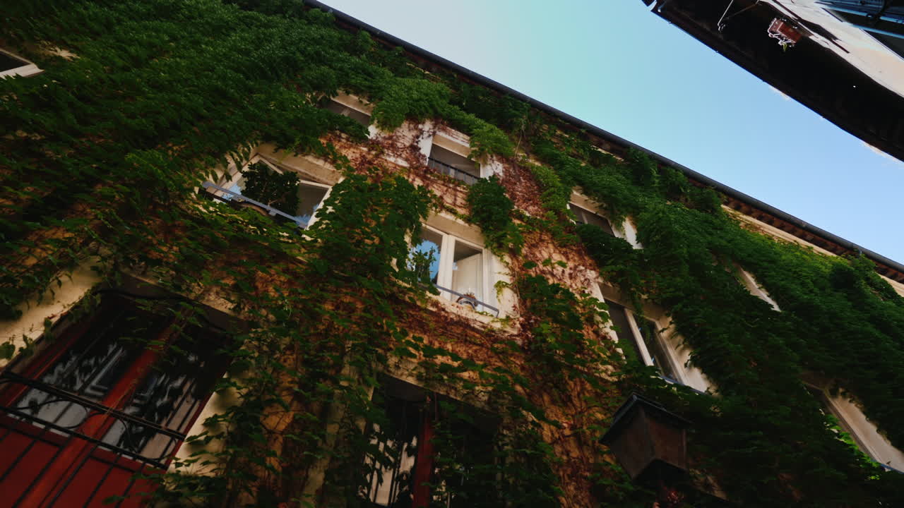 로마 2의 역사적 부분에 있는 오래된 건물