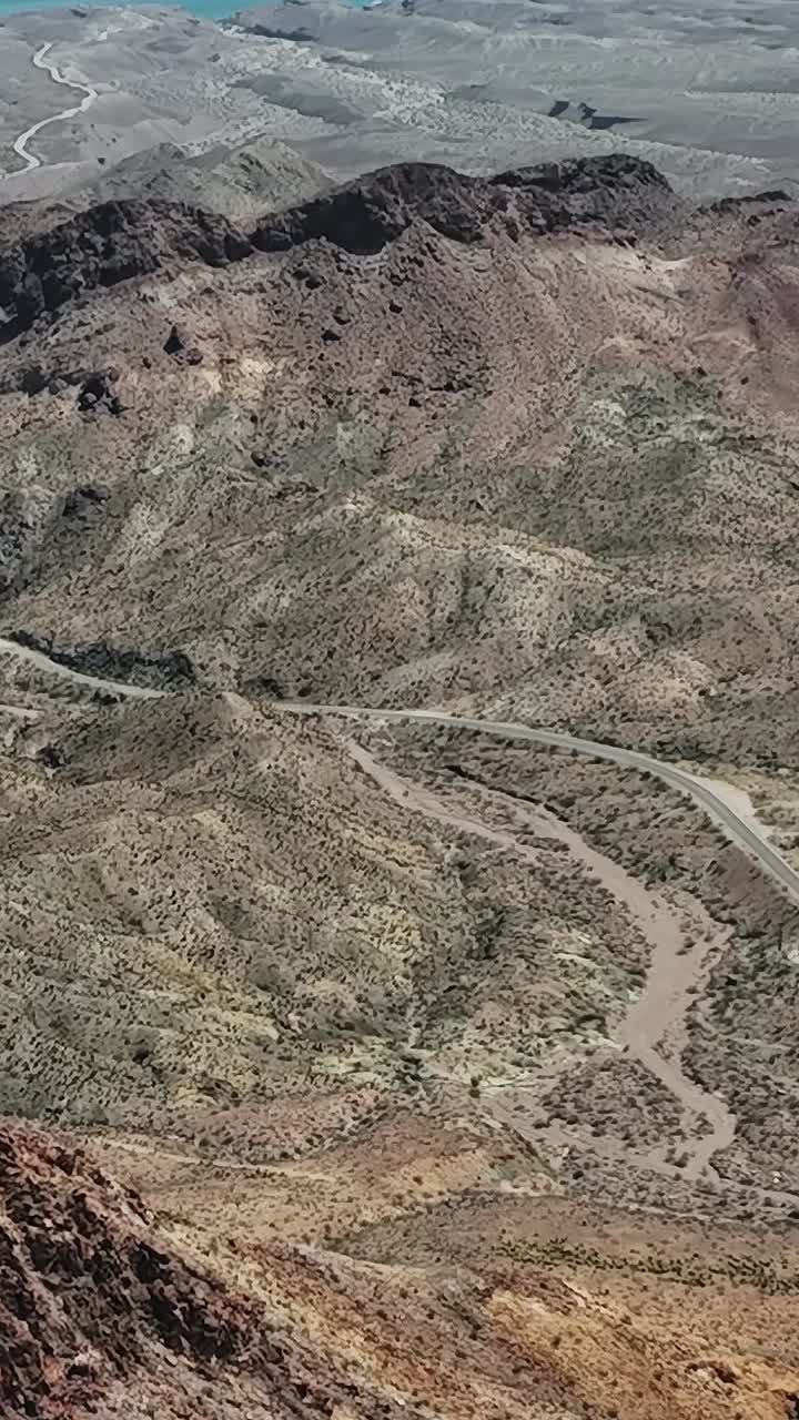 Vista aerea di un paesaggio desertico negli Stati Uniti durante il giorno