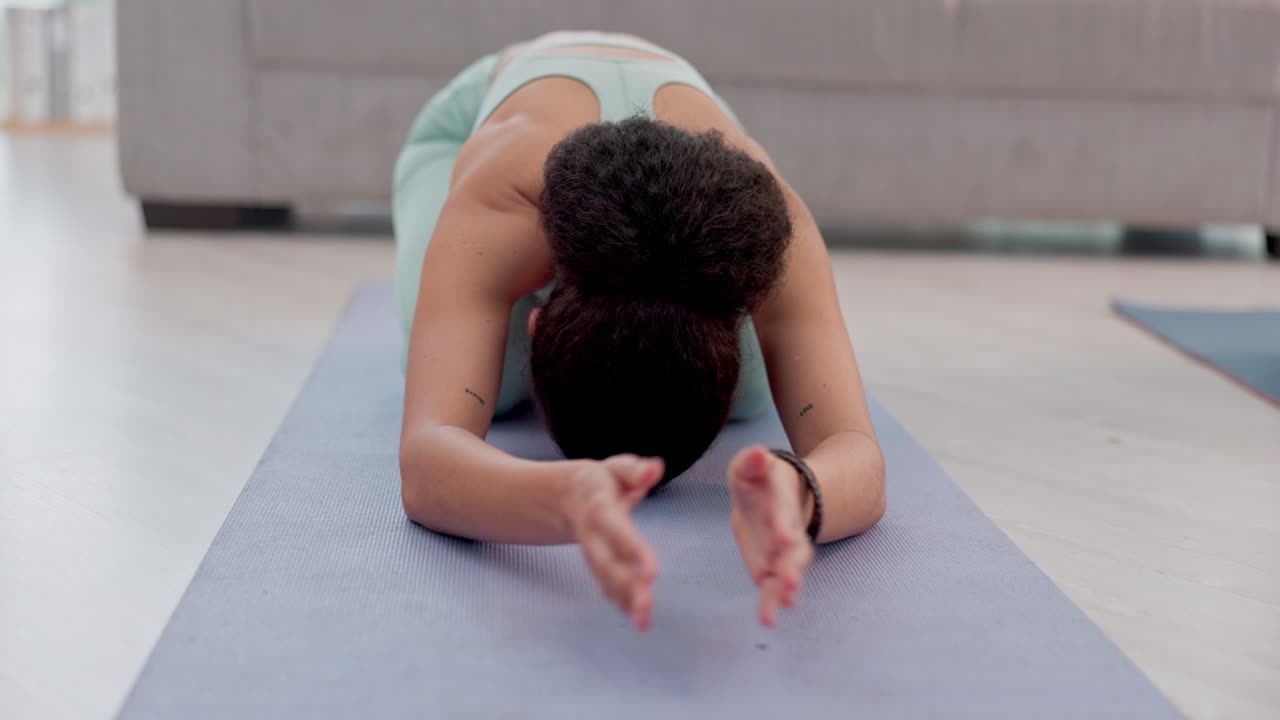 fitness, yoga y estiramiento femenino