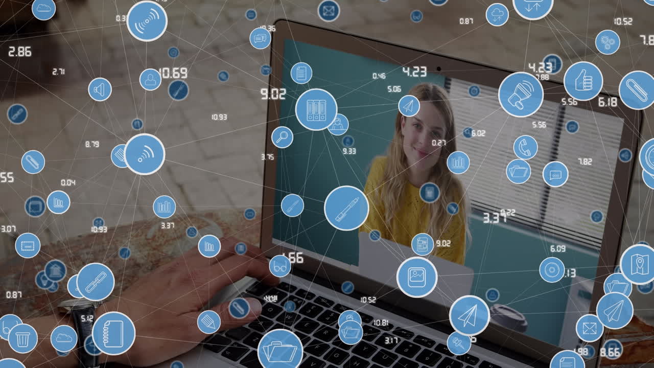 백인 사람들이 노트북으로 비디오 통화를 하는 미디어 아이콘의 애니메이션