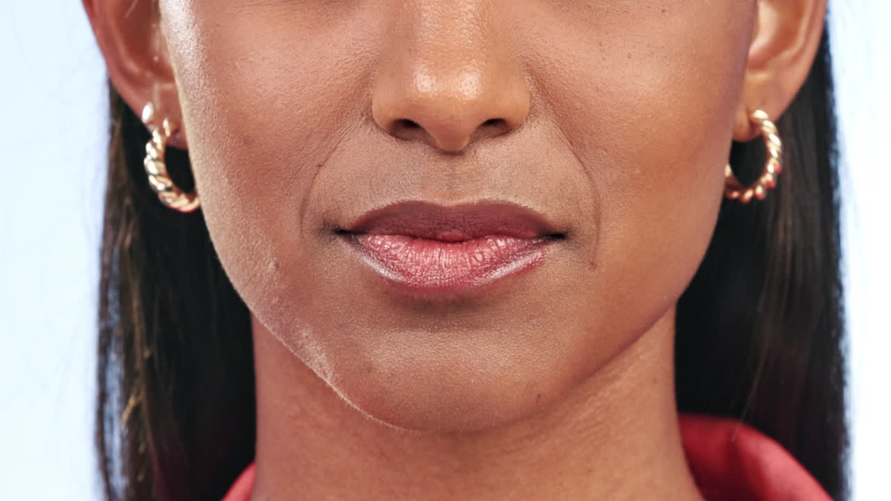 boca, dolor de dientes y mujer con dolor