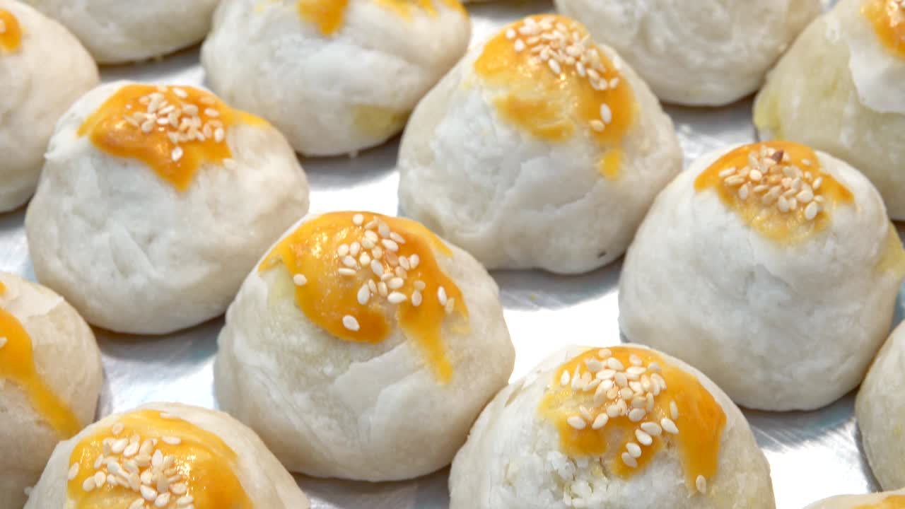 Chinese pastry, Thai cake,Spring Roll pastry moon cake with nuts, mung bean & egg cake