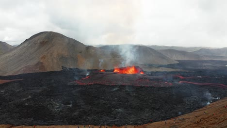 冰島火山噴發的岩石和岩石