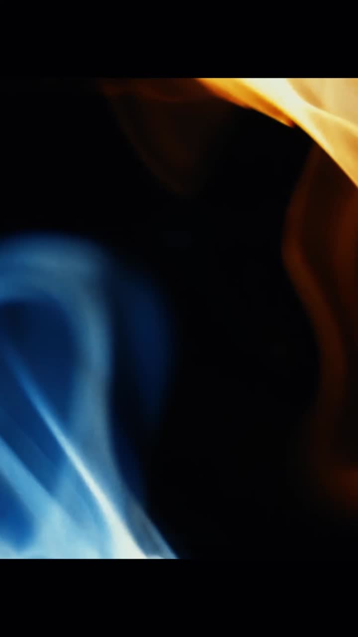 Fumo Astratto Blu e Arancione Vorticoso su Sfondo Nero