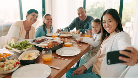 thanksgiving selfie of kids