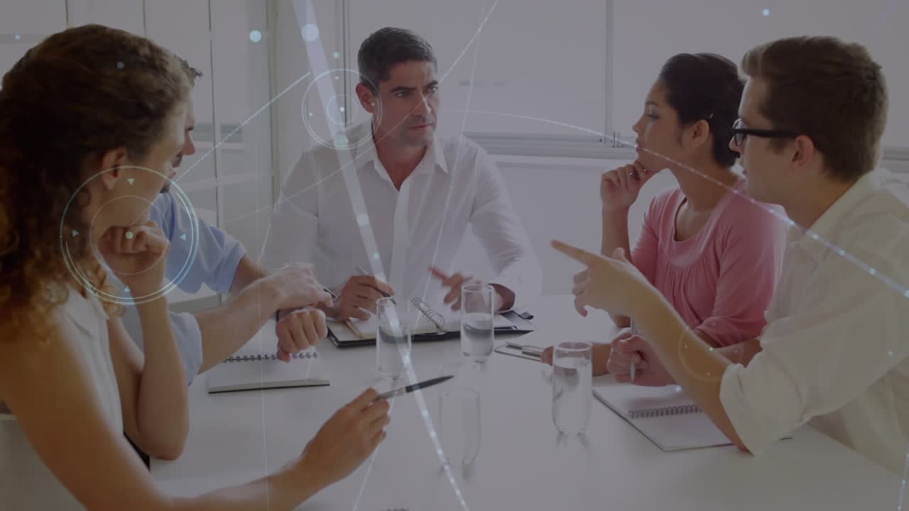 Animación de red de conexiones con procesamiento de datos sobre gente de negocios