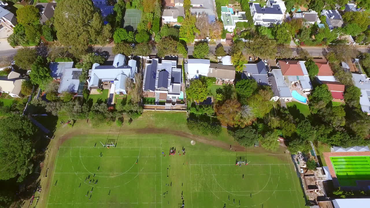 스포츠는 지역 사회를 하나로  ⁇ 을 수 있습니다.