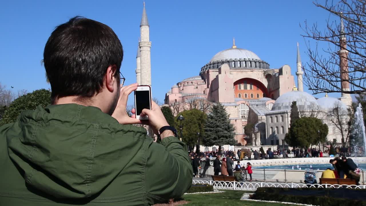 tirando fotos da mesquita de hagia sophia