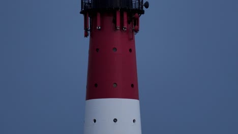 Faro-Al-Anochecer,-Punto-De-Referencia-En-El-Mar-Del-Norte