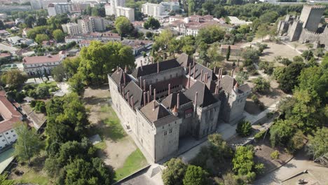 Vista-Aérea-Del-Palacio-Medieval-De-Los-Duques-De-Braganza