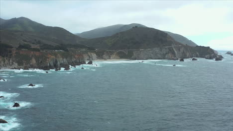 Aerial-drone-shot-of-the-Bixby-Creek-Bridge-in-Monterey,-California,-USA