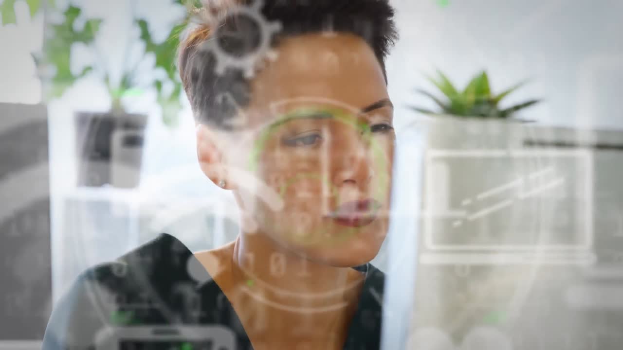 animación del icono wi fi, interfaces y procesamiento de información sobre una mujer trabajando en una computadora