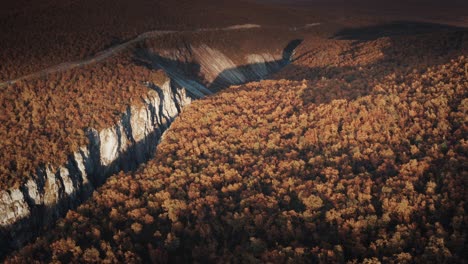 Vista-Aérea-Del-Cañón-Silfar-En-Noruega