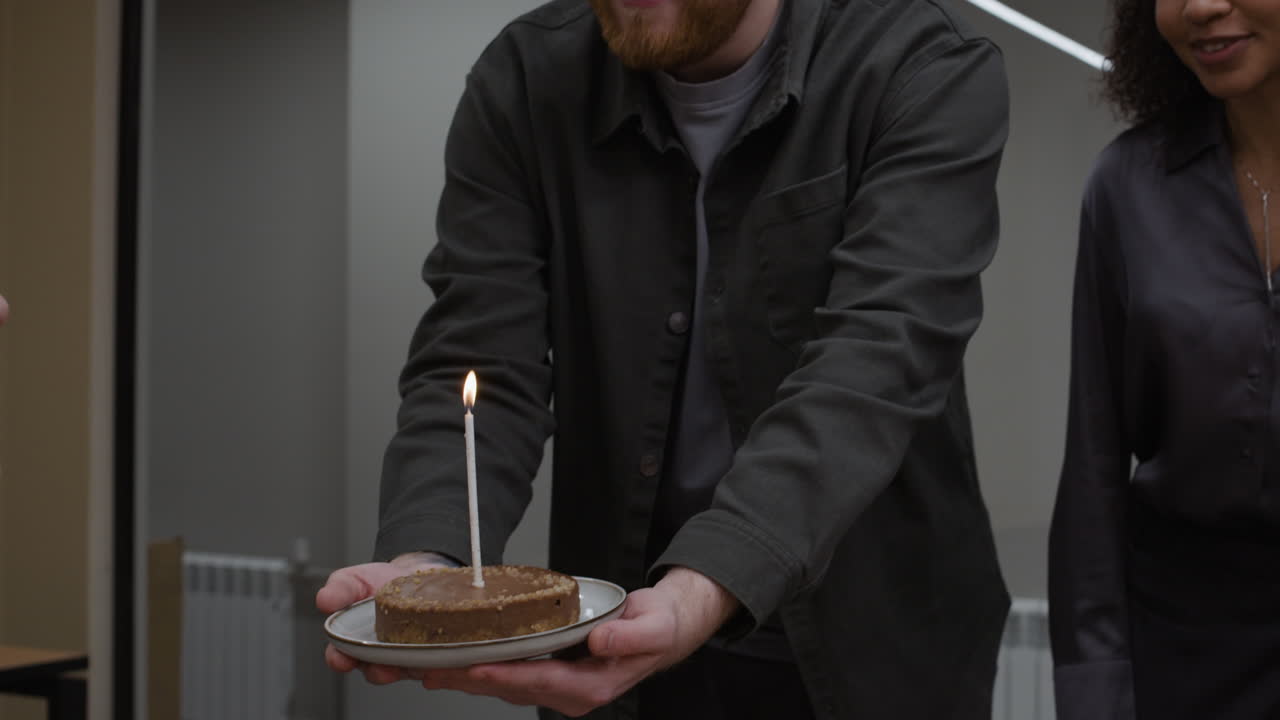 celebración de cumpleaños en la oficina