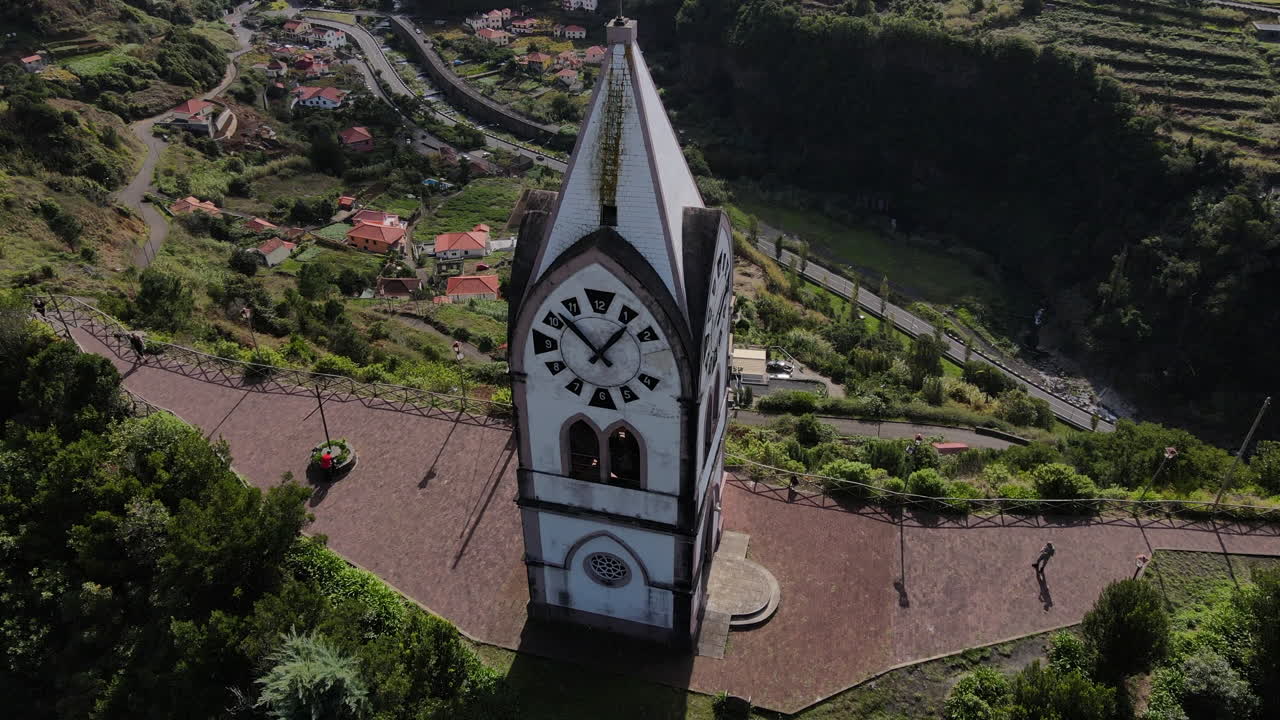 카펠라 데 노사 세뇨라 데 파티마, 마데이라 섬의 사오 비센테, 그리고 화창한 날에 환상적인 클로즈업 샷