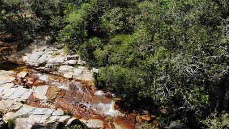 Wasserfall-Tal-Der-Schmetterlinge-In-Sao-Thomé-Das-Letras,-Minas-Gerais,-Brasilien