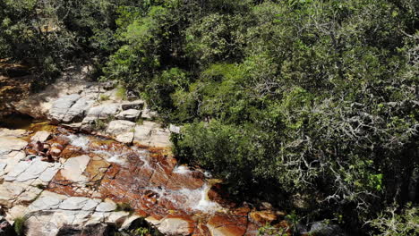 Waterfall-valley-of-butterflies-in-São-Thomé-das-Letras,-Minas-Gerais,-Brazil