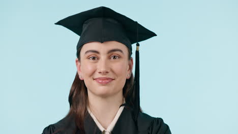 sonrisa, cara y una mujer en un fondo de estudio