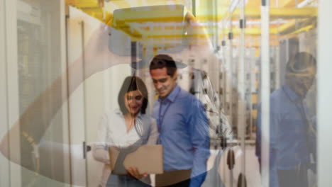 sosteniendo un teléfono inteligente, animación sobre personas de negocios que trabajan en el centro de datos
