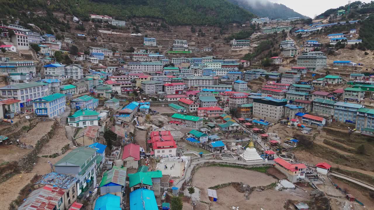 Explore the stunning Namche Valley in Solukhumbu, Nepal—majestic Himalayan landscapes and Sherpa culture.