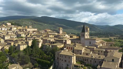 Amazing-Aerial-Flight-Above-Spello,-Italy-on-Cloudy-Fall-Day