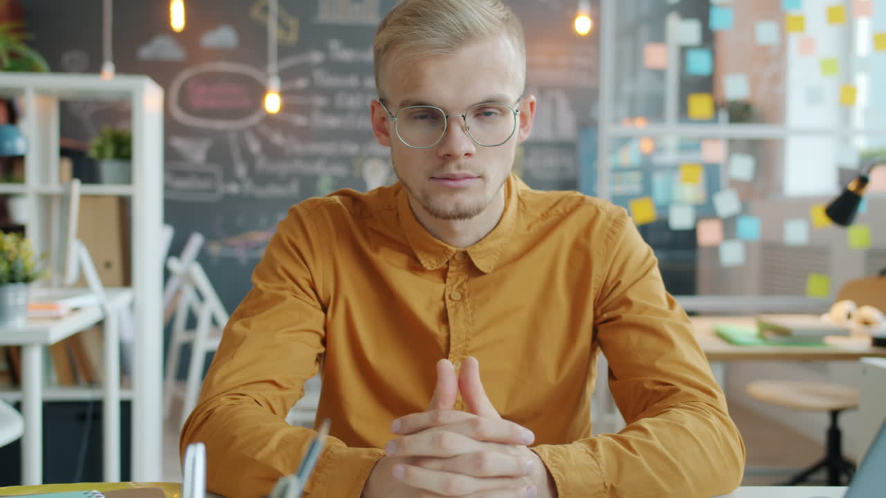 hombre de negocios en la oficina