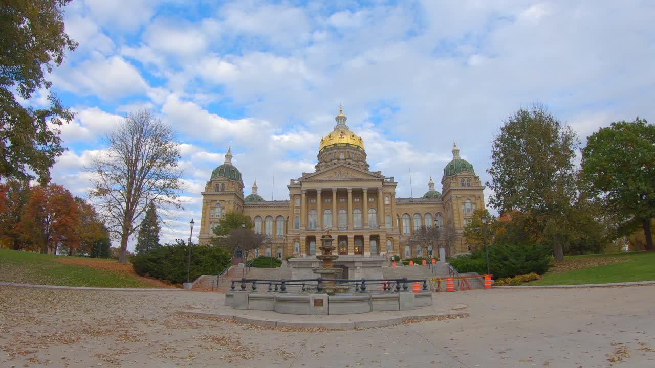 Iowa state capitol building beautiful skyline
