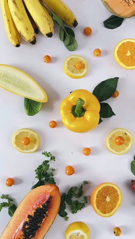 variedad de frutas y verduras frescas