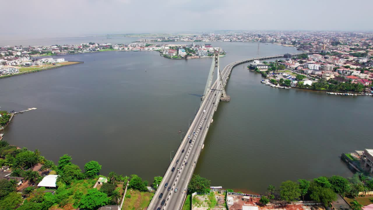 el puente de enlace lekki-ikoyi es un punto de referencia popular en lagos, nigeria