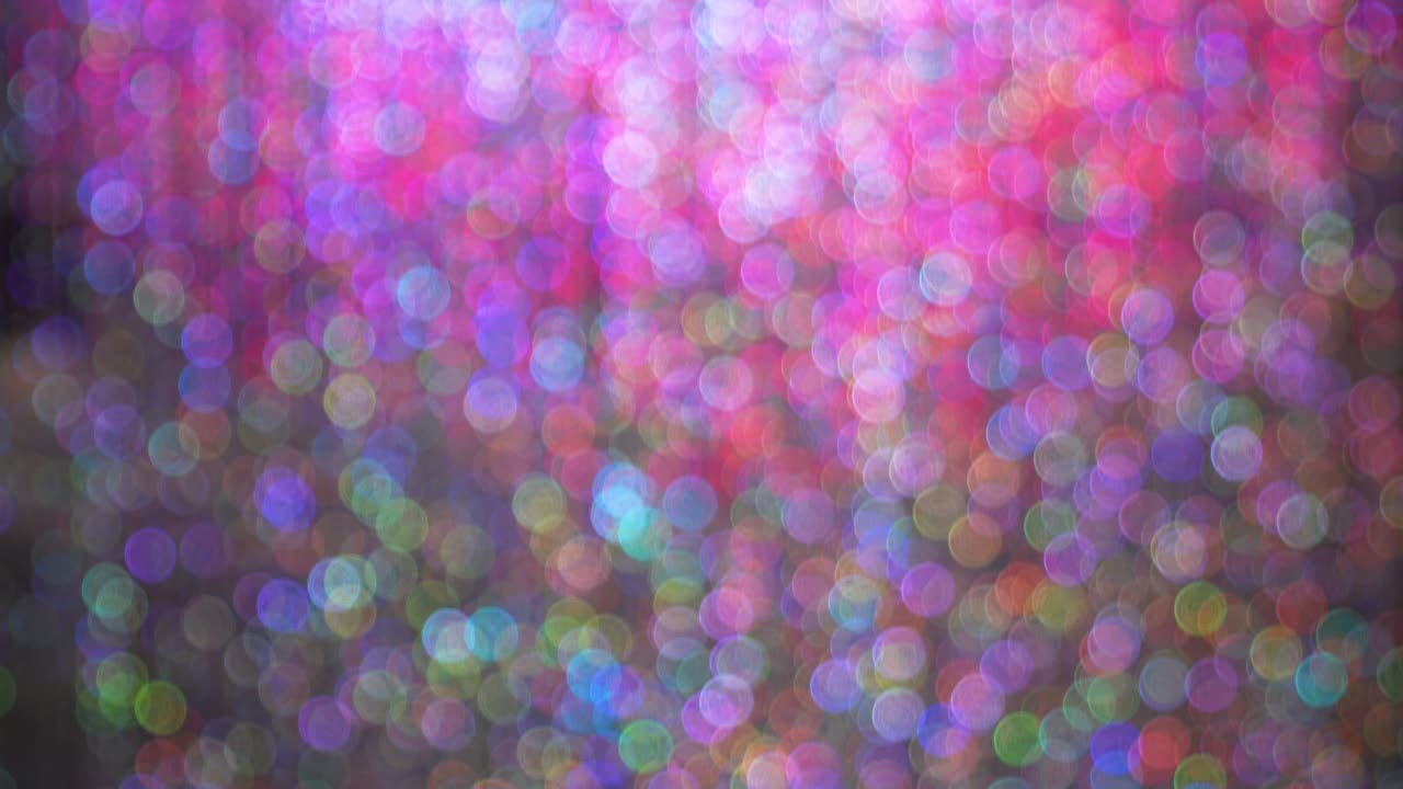 반이는 재료와 불빛으로 인한 밝은 색으로 흐릿한 보케.