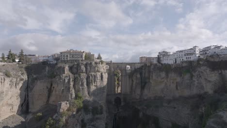 Unique-aerial-angle-of-famous-Puente-Nuevo-bridge-in-Ronda,-Spain