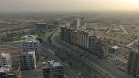 Karachi-Pakistán,-Paisaje-Urbano-De-Karachi,-Monumentos-De-Karachi,-Torre-De-Iconos-De-Bahria,-Centro-Comercial-Dolmen-Clifton,-Hora-Dorada