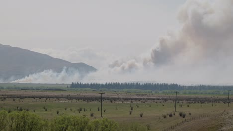 Pukaki-Downs,-Al-Norte-De-Twizel,-Nueva-Zelanda,-Incendio-De-Emergencia-Establecido