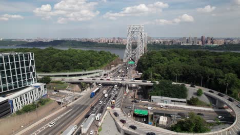 patrón de tráfico pesado que entra en la ciudad de nueva york