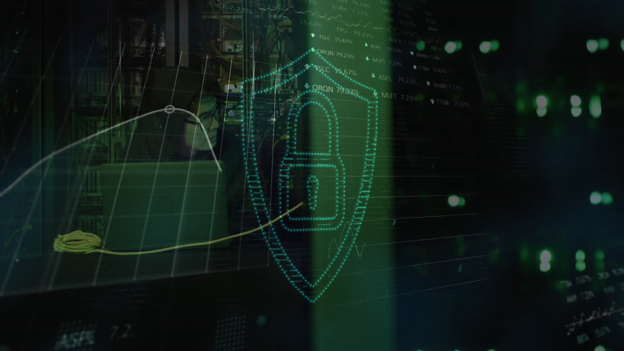 animación de datos sobre un hacker masculino asiático con capucha usando una computadora portátil por un servidor informático