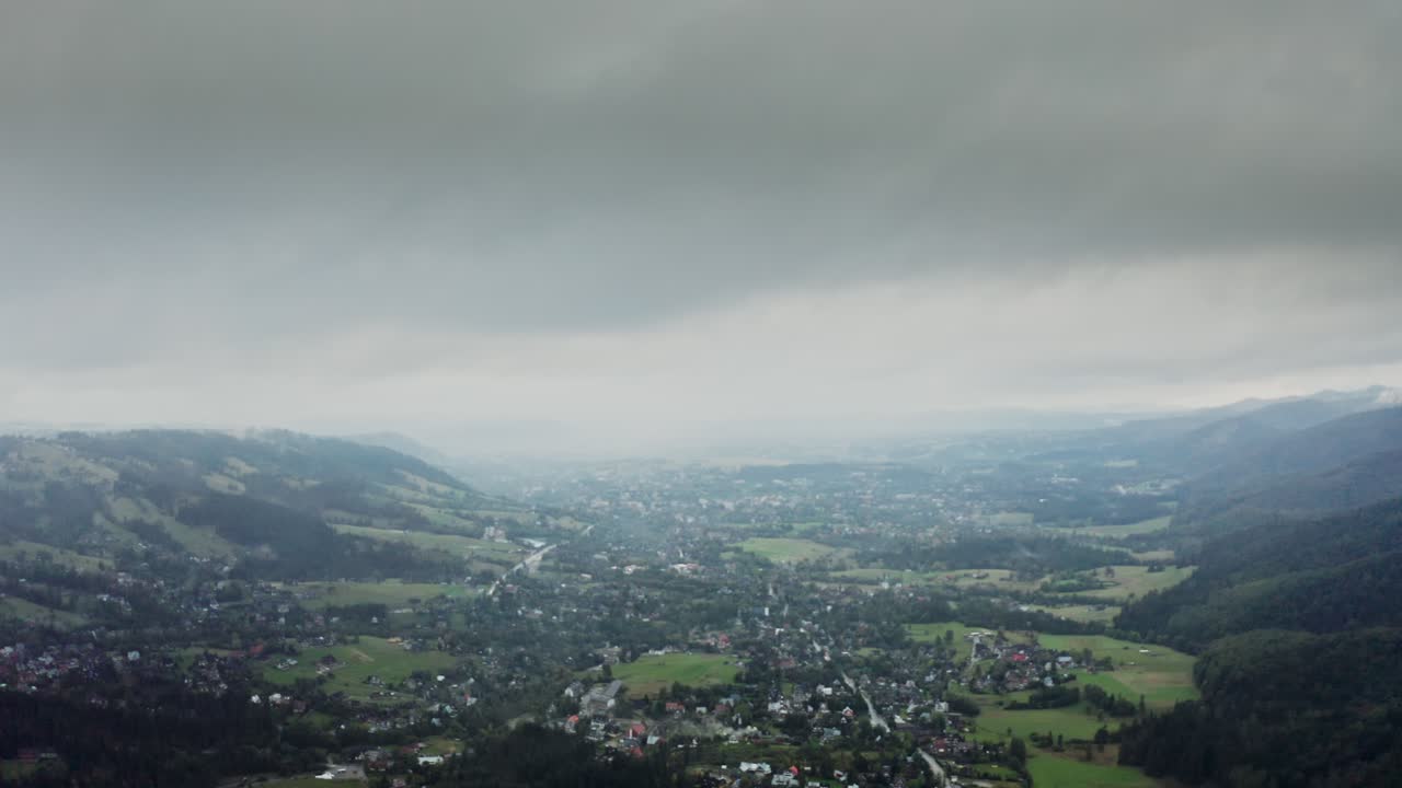 산 계곡 마을 공중 사진